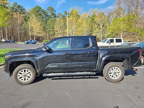 Used 2025 Toyota Tacoma SR5 image 1