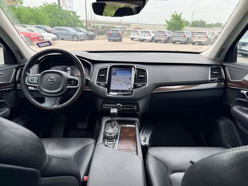 Used 2016 Volvo XC90 T6 Momentum w/ Momentum Plus Package image 13