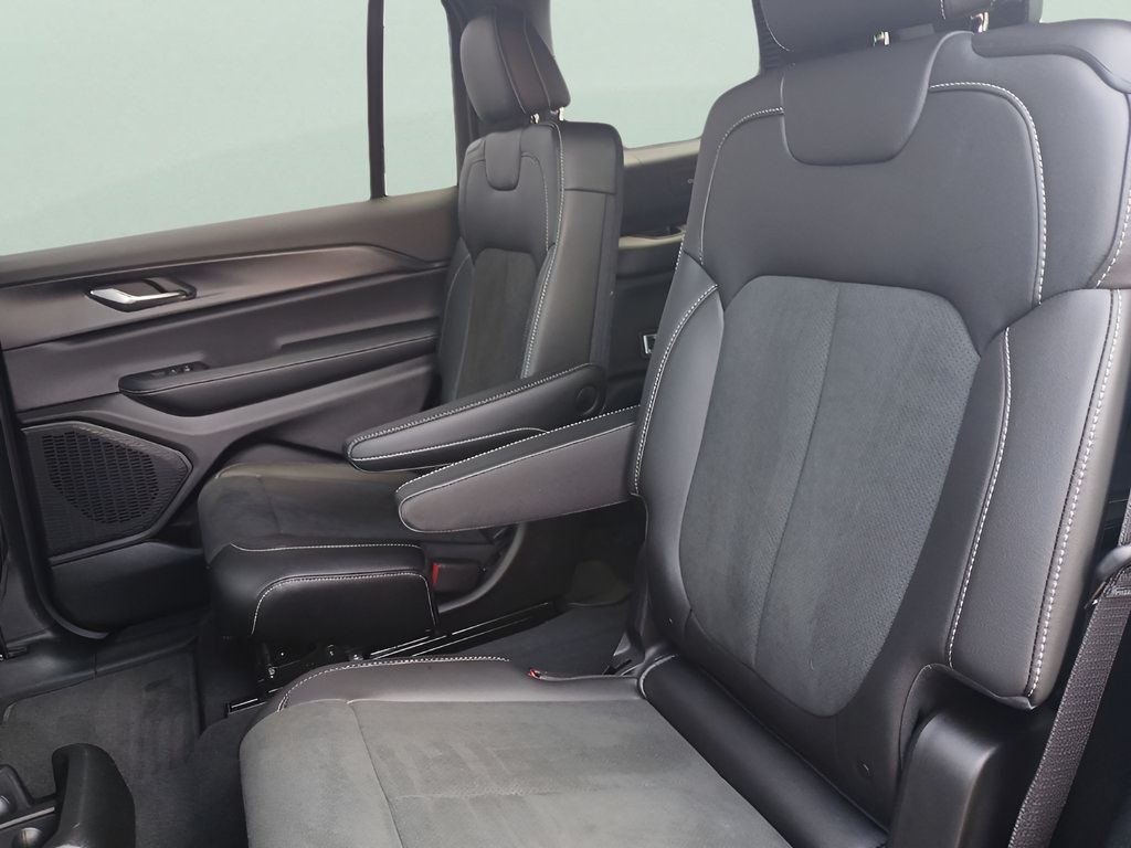 Used 2025 Jeep Grand Cherokee L Altitude AWD/4WD image 26