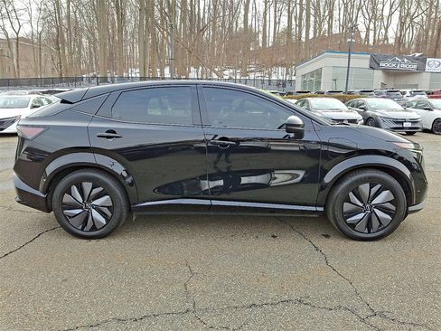 Used 2024 Nissan Ariya AWD image 8