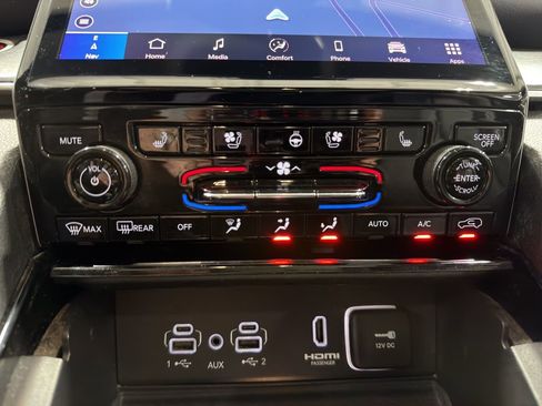 Used 2023 Jeep Grand Cherokee L Limited w/ Luxury Tech Group II AWD/4WD image 36