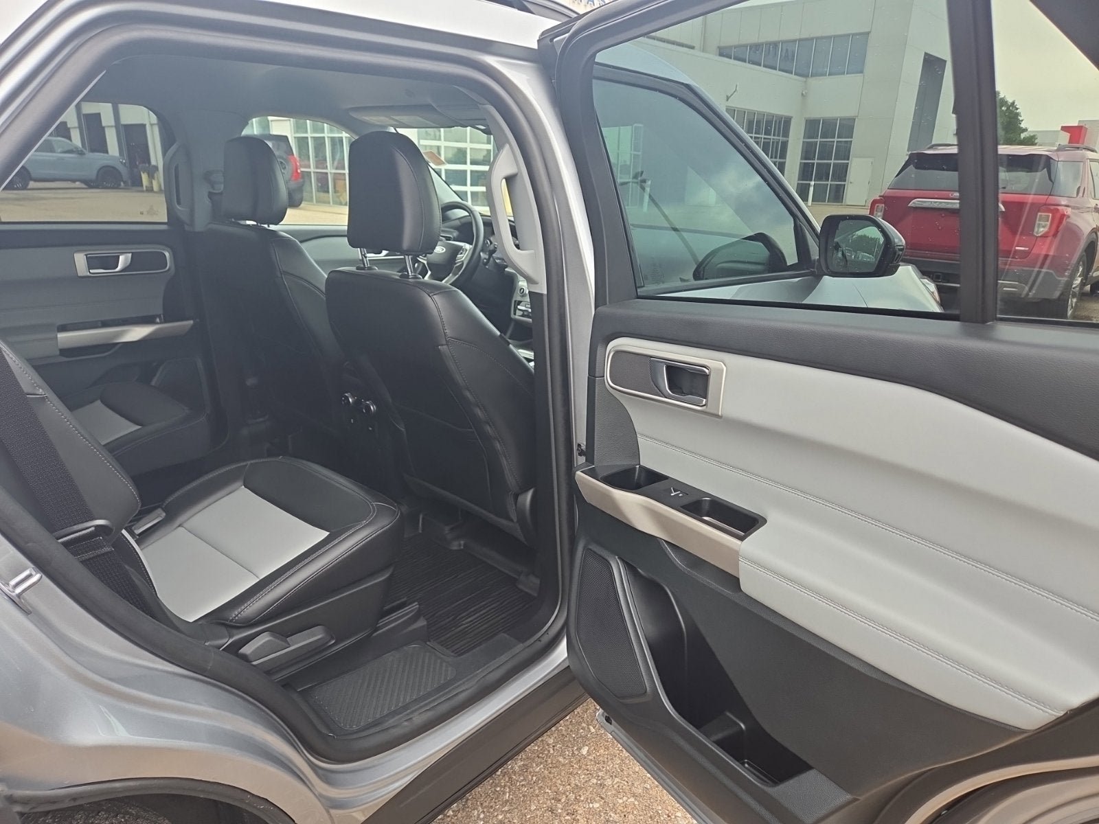 Certified 2023 Ford Explorer XLT w/ Equipment Group 202A AWD/4WD image 50