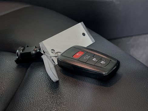 Used 2023 Toyota Highlander XLE image 36