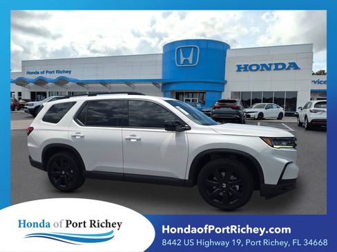 Certified 2025 Honda Pilot Black Edition image 1