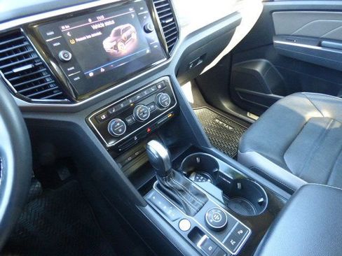 Used 2021 Volkswagen Atlas SEL Premium image 20