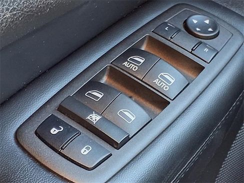 Used 2022 Jeep Grand Cherokee Limited w/ Trailer Tow Group IV image 19