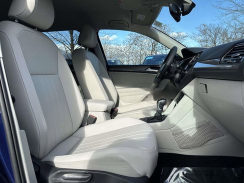 Used 2022 Volkswagen Tiguan SE image 11