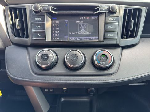 Used 2018 Toyota RAV4 LE w/ All Weather Liner Package AWD/4WD image 18