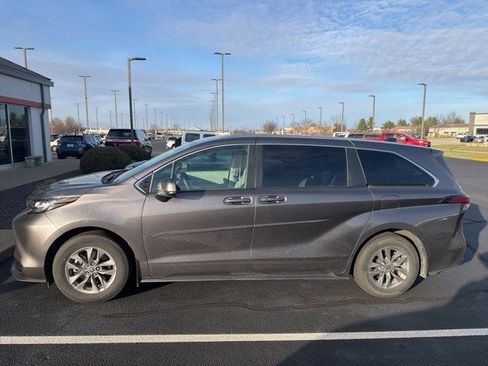 Certified 2022 Toyota Sienna LE image 3