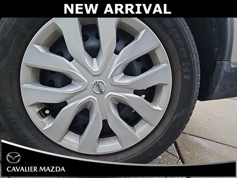 Used 2019 Nissan Rogue S image 24