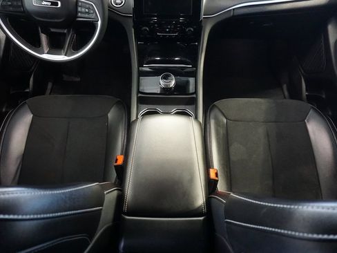 Used 2024 Jeep Grand Cherokee Altitude image 31