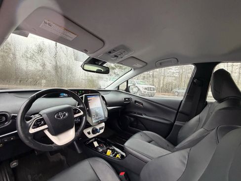 Used 2017 Toyota Prius Prime Advanced image 21