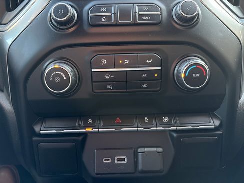 Used 2020 Chevrolet Silverado 1500 LT AWD/4WD image 27
