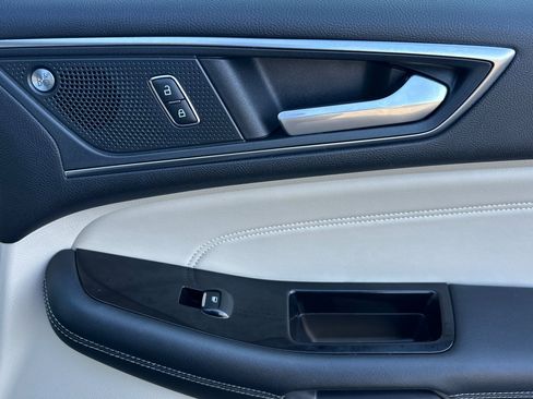 Used 2019 Ford Edge Titanium w/ Cold Weather Package image 19