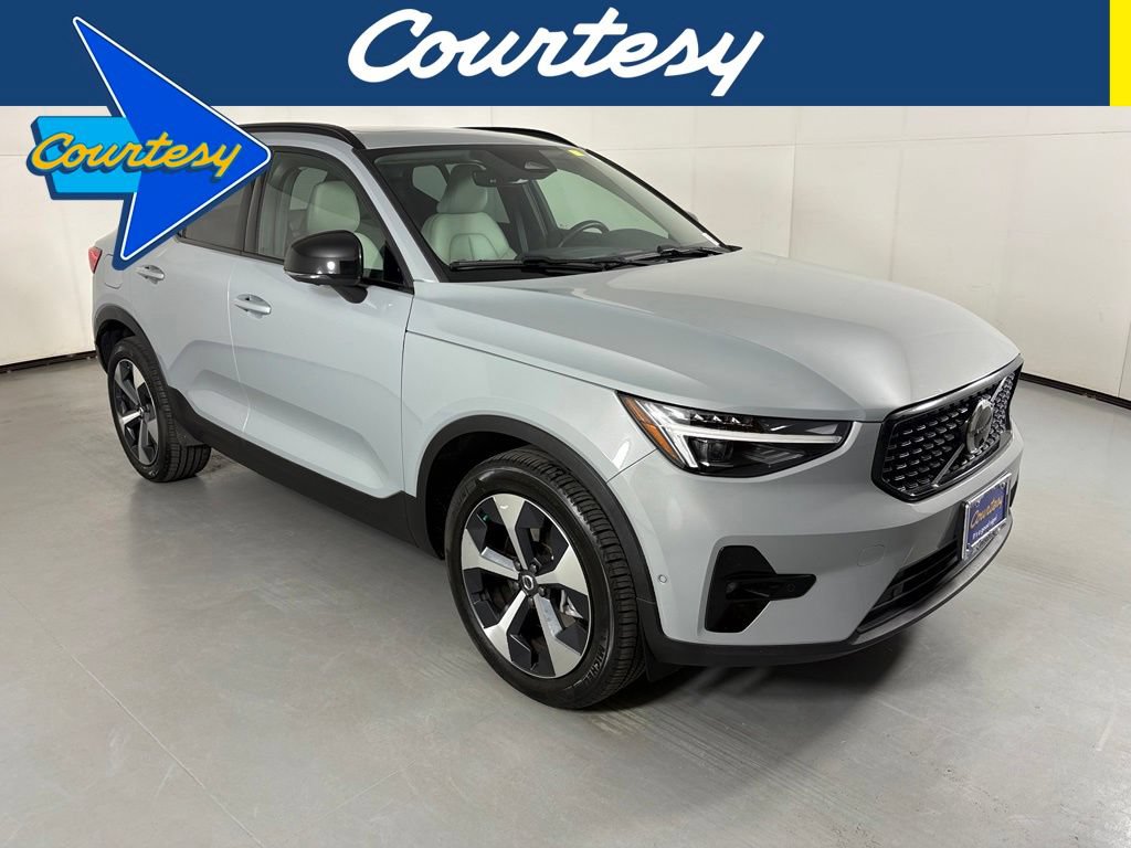 Used 2026 Volvo XC40 B5 Plus AWD/4WD image 1
