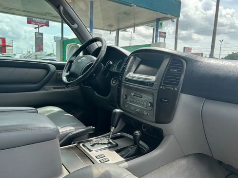 Used 2004 Toyota Land Cruiser AWD/4WD image 13