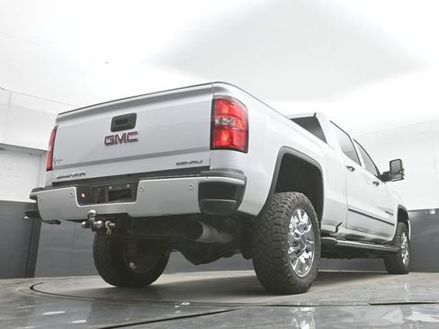 Used 2019 GMC Sierra 2500 Denali w/ Duramax Plus Package AWD/4WD image 31