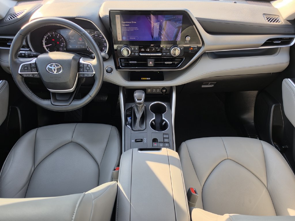 Used 2023 Toyota Highlander XLE FWD image 13