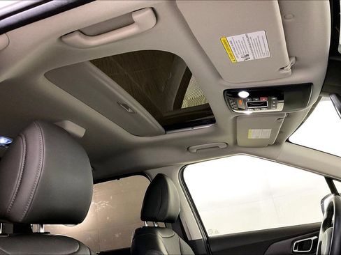 Used 2026 Kia Carnival SX FWD image 29