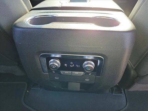 Used 2022 GMC Yukon XL AT4 image 18