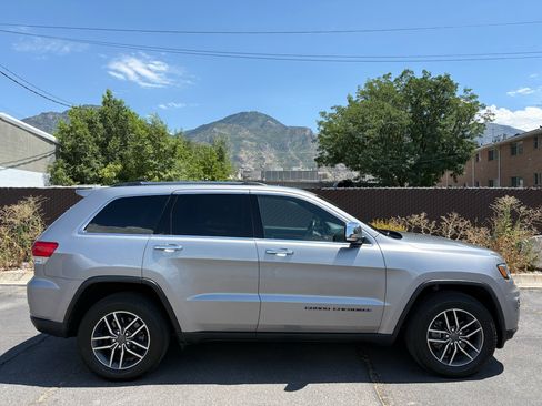 Used 2019 Jeep Grand Cherokee Limited w/ Luxury Group II AWD/4WD image 2