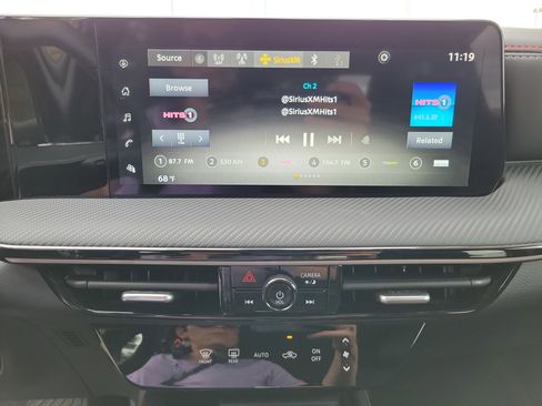 Used 2025 Nissan Kicks SR w/ Illumination Package image 9