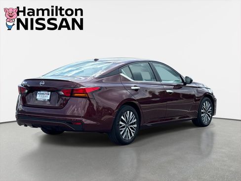 Used 2025 Nissan Altima 2.5 SV FWD image 2