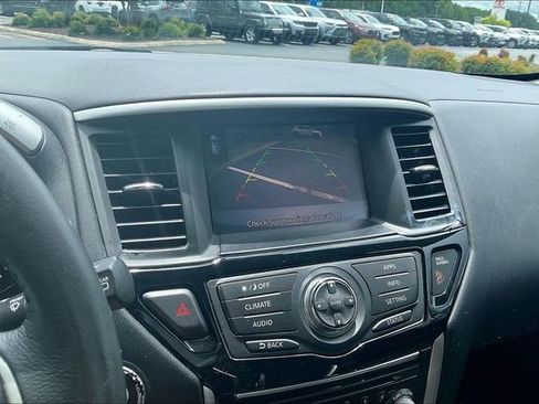 Used 2018 Nissan Pathfinder SV FWD image 21