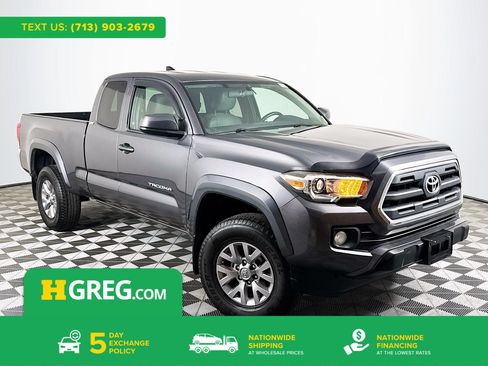 Used 2017 Toyota Tacoma SR5 w/ SR5 Appearance Package (SM) RWD image 1