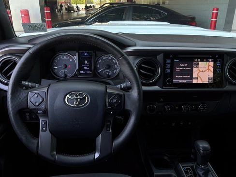 Used 2019 Toyota Tacoma TRD Sport w/ Technology Package AWD/4WD image 13