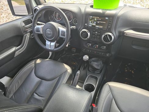Used 2016 Jeep Wrangler Unlimited Rubicon AWD/4WD image 32