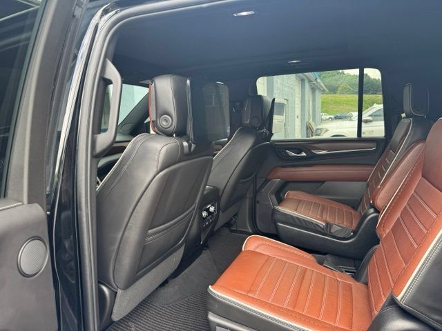Used 2023 GMC Yukon XL Denali Ultimate AWD/4WD image 24