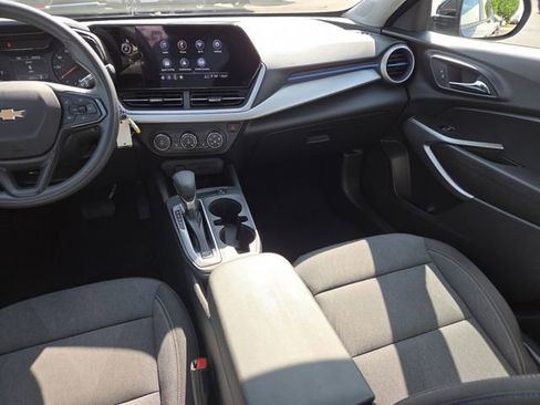 Used 2024 Chevrolet Trax LS w/ LS Convenience Package FWD image 28