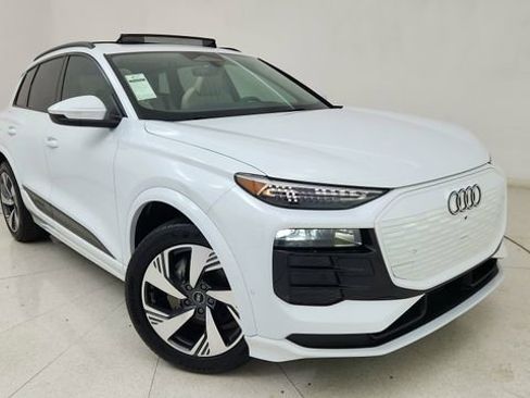 Used 2025 Audi Q6 e-tron Premium Plus image 1