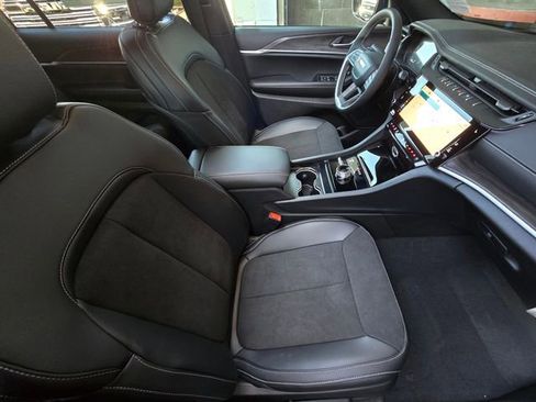 New 2026 Jeep Grand Cherokee L 4WD image 23