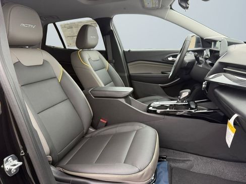 New 2026 Chevrolet Trax ACTIV w/ Sunroof Package FWD image 15