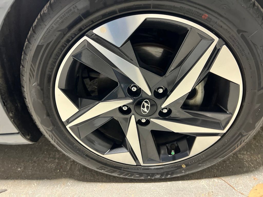 Used 2021 Hyundai Elantra Limited FWD image 40