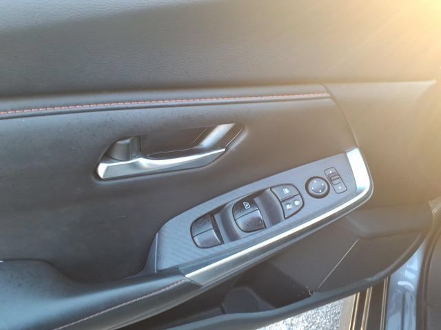 Used 2024 Nissan Sentra SR FWD image 11