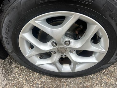 Used 2017 Chrysler Pacifica Touring Plus w/ Tire & Wheel Group image 19