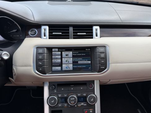 Used 2015 Land Rover Range Rover Evoque Prestige AWD/4WD image 29
