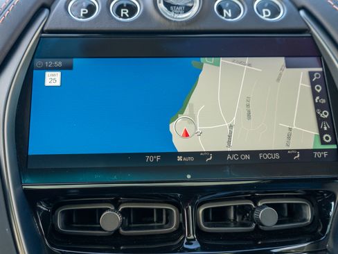 Used 2022 Aston Martin DBX image 22