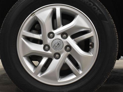 Used 2024 Hyundai Venue SE FWD image 33