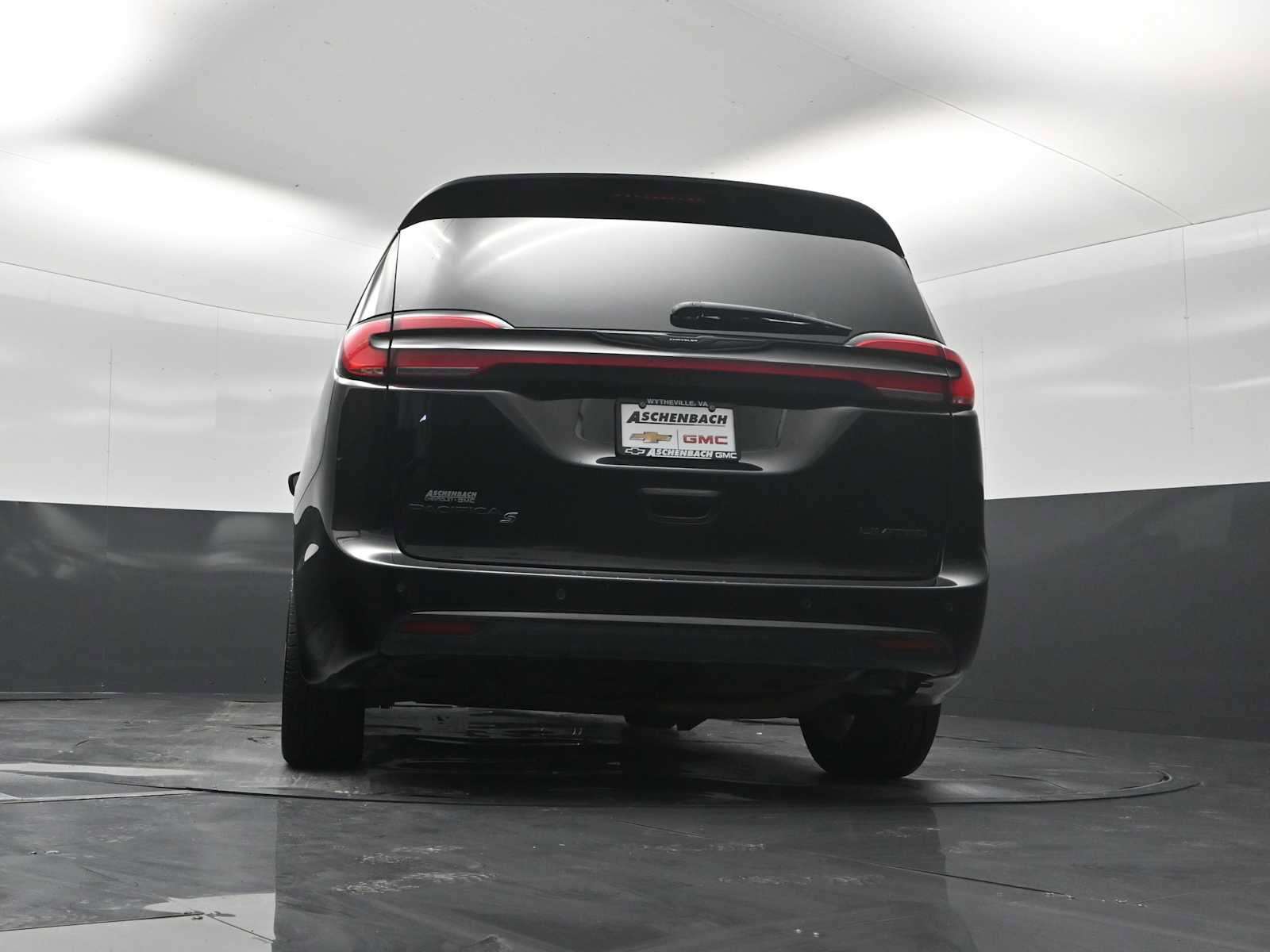 Used 2025 Chrysler Pacifica Limited FWD image 23