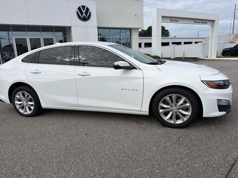 Used 2024 Chevrolet Malibu LT FWD image 2