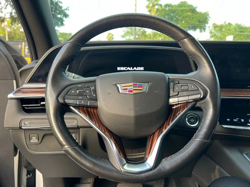 Used 2021 Cadillac Escalade Luxury RWD image 13
