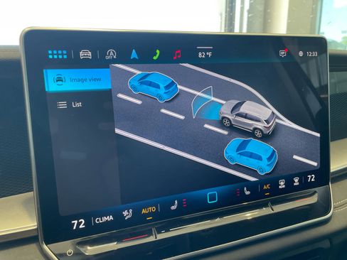 Used 2025 Volkswagen Tiguan SE image 17