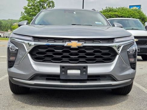 Used 2024 Chevrolet Trax LT FWD image 7