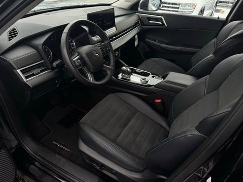 Used 2025 Mitsubishi Outlander Trail Edition image 18