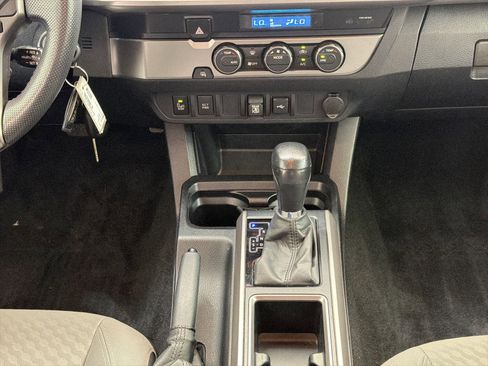Used 2022 Toyota Tacoma SR5 w/ Technology Package RWD image 17