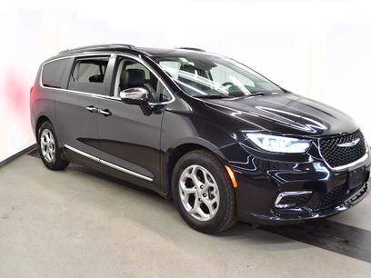 Used 2023 Chrysler Pacifica Limited